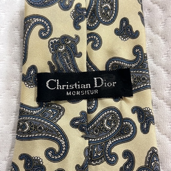 Christian Dior Tie in Excellent condition beautiful print - Picture 4 of 7
